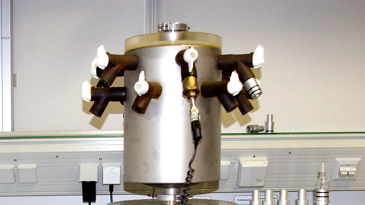 Drying chamber and valve manifold of a benchtop laboratory freeze-dryer used to lyophilise samples